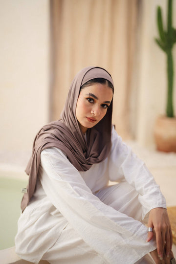 Soft-Taupe Gel with Bandana
